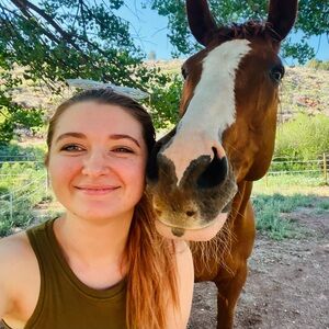 Meet your Posher, Riana